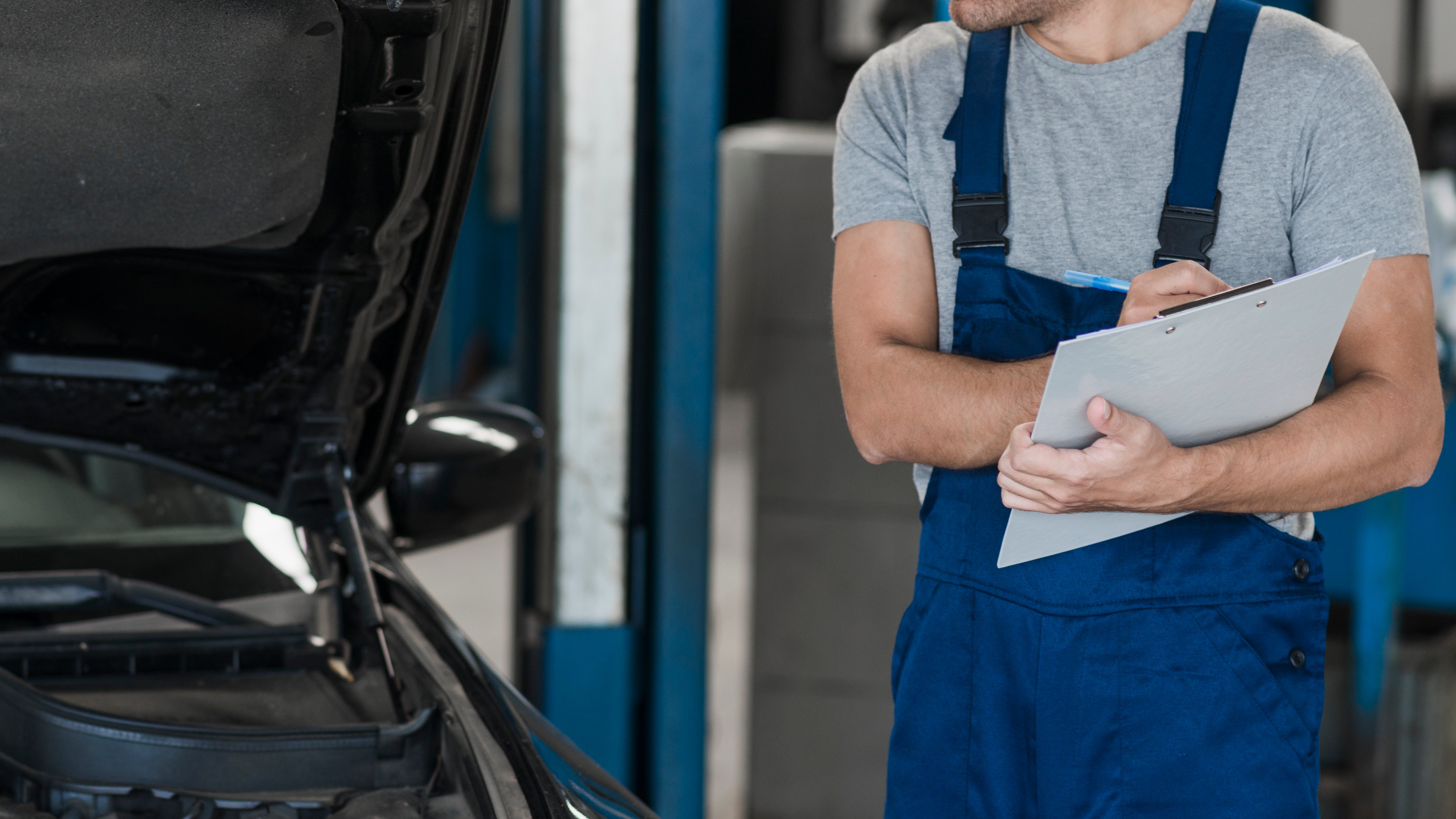 modern-automobile-mechanic-composition